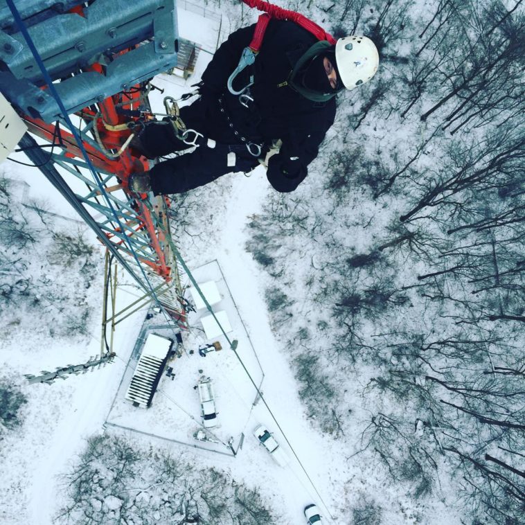 52 NerveWracking Tower Climbers Photos During Work