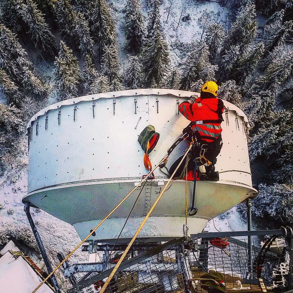 52 NerveWracking Tower Climbers Photos During Work