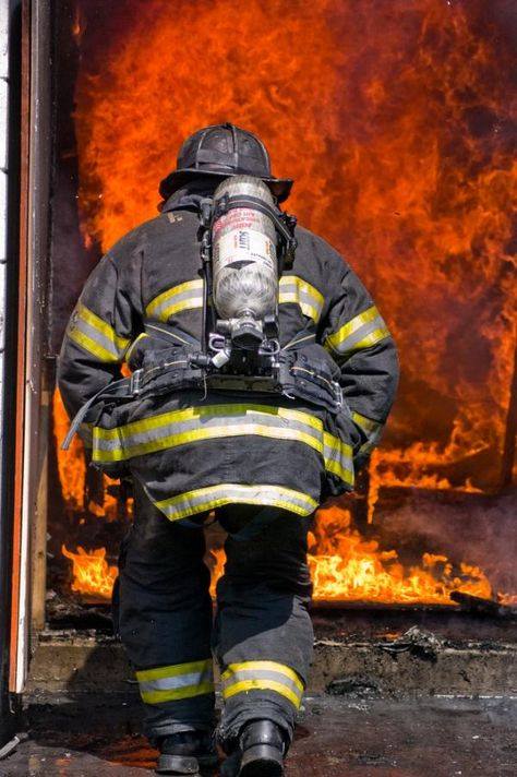 23 Incredibly Heroic Real Life Firefighters Photos In Action