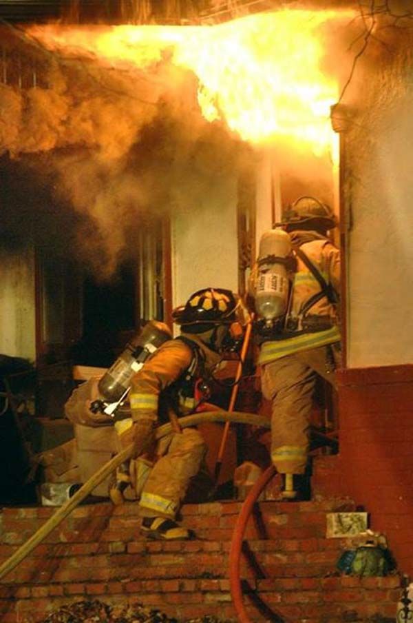 23 Incredibly Heroic Real Life Firefighters Photos In Action